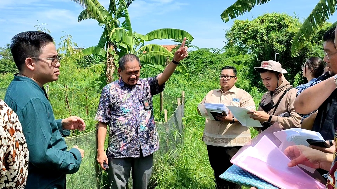 Majelis hakim Pengadilan Negeri Semarang melakukan pemeriksaan setempat objek tanah tumpang tindih pangkalan truk di Genuksari, Jumat (5/1/2024).
