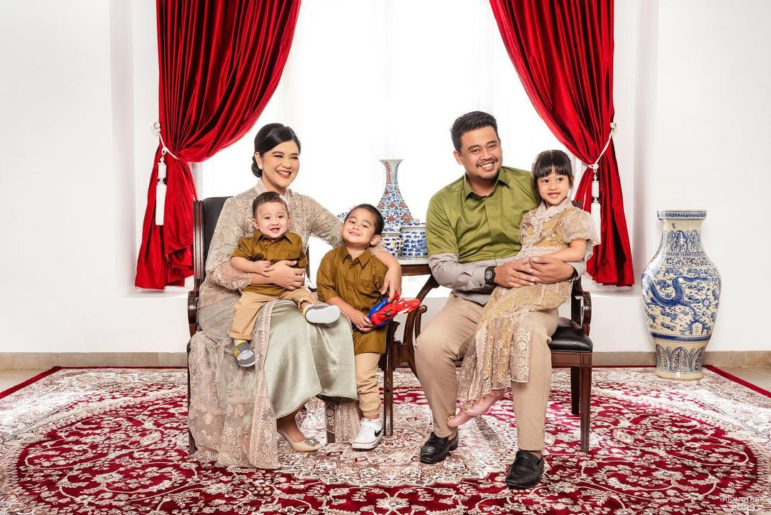 Bersama keluarga tercinta. (Instagram @ayanggkahiyang)