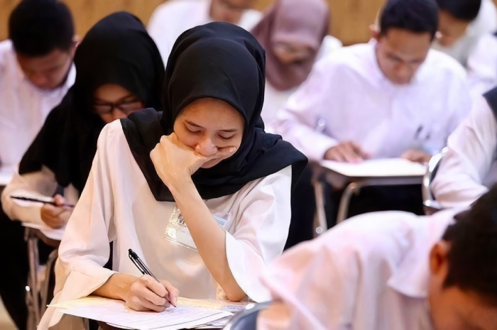 Ilustrasi para pelamar CPNS sedang mengikuti tes untuk formasi ASN.