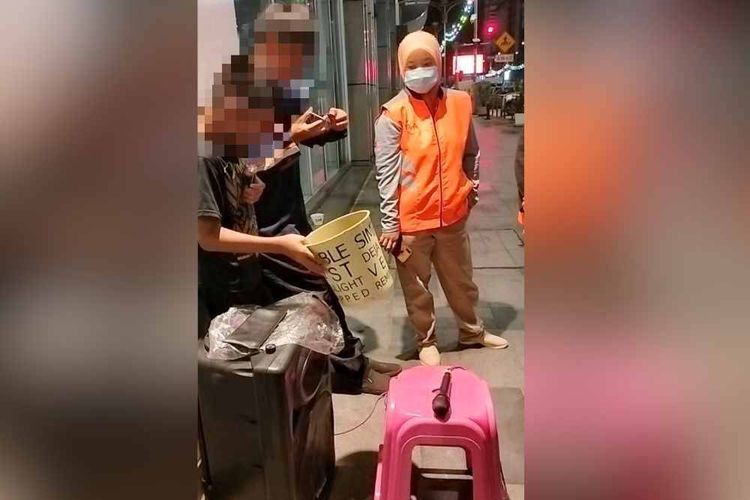 Dua Bocah Pengamen Berpengasilan Fantastis