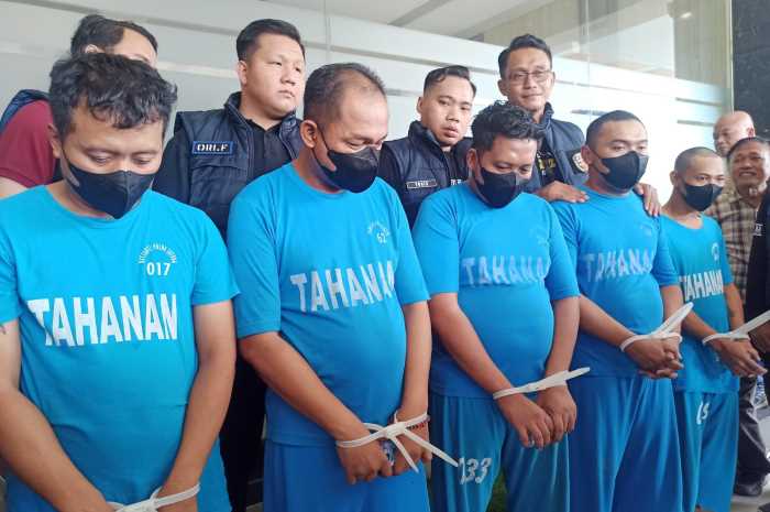 Lima Orang Sindikat Jual Beli Mobil Lengek alias Bodong di Pati dan Jepara Diringkus Polda Jateng, Ada 20 Mobil Diamankan. (M Hariyanto/Jawa Pos Radar Semarang)