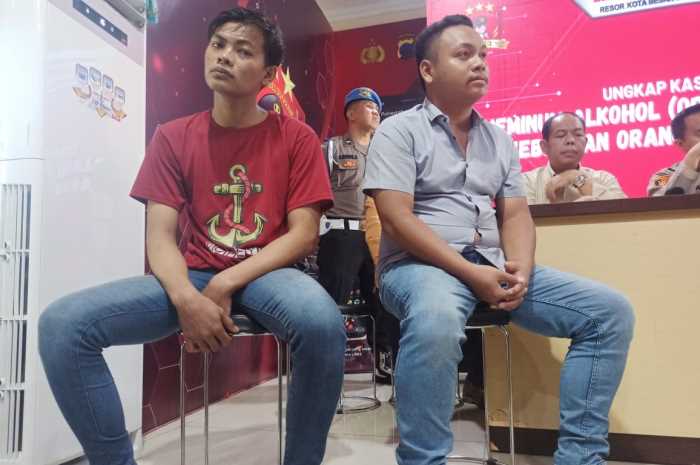 Korban selamat miras oplosan ketika dimintai keterangan di Mapolrestabes Semarang. (M HARIYANTO/JAWA POS RADAR SEMARANG)