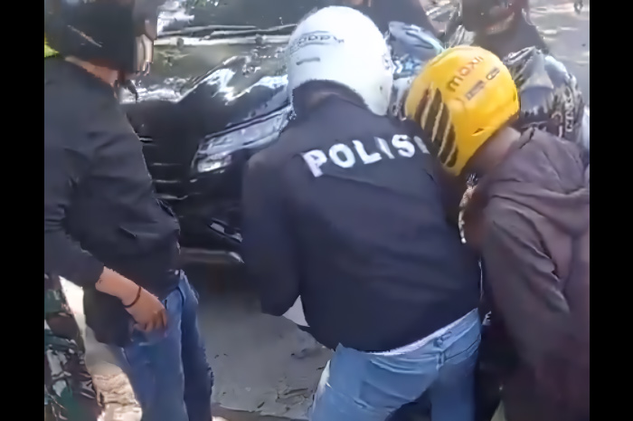 Polisi penangkap Saipul Jamil dan asistennya yang videonya viral di media sosial.