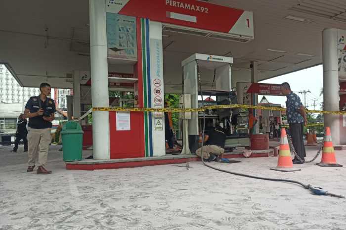 Tim Labfor Polda Jateng juga diturunkan di lokasi kejadian untuk ikut melakukan penyelidikan. (M Hariyanto/Jawa Pos Radar Semarang)