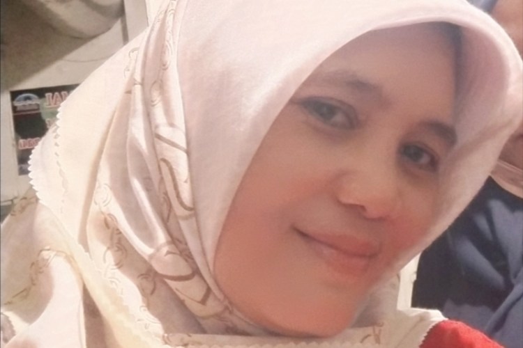 Ratna Hikmawati, Guru Bahasa Inggris SMPN 2 Ulujami