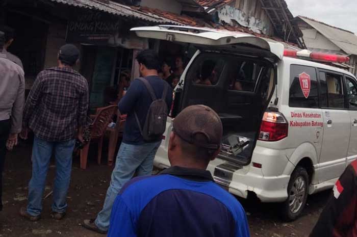 Korban tewas saat akan dievakuasi menggunakan mobil Ambulans.