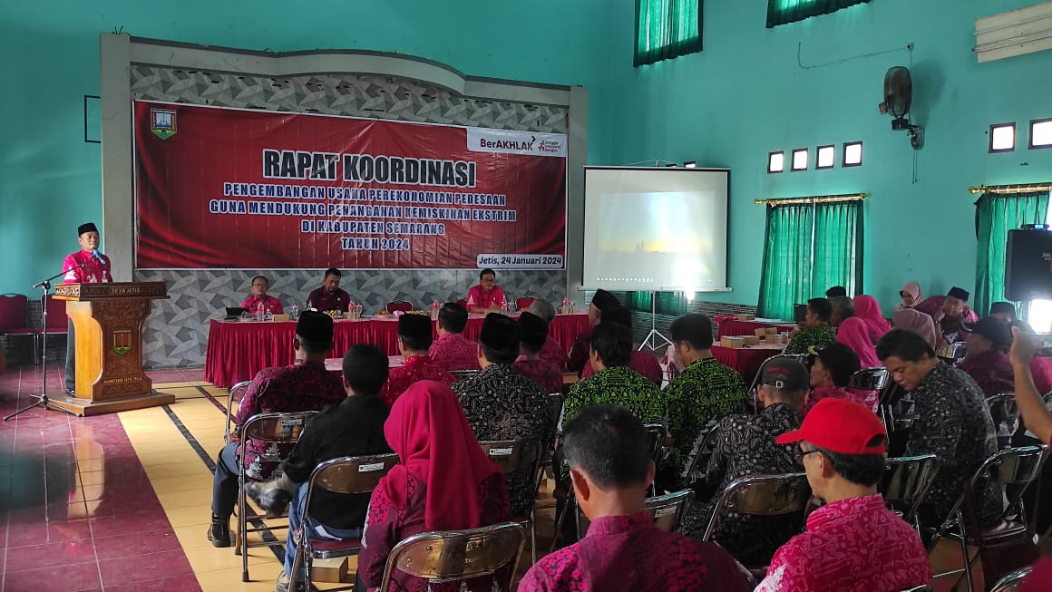Wakil Bupati Semarang saat menyampaikan arahan di depan 208 kepala desa yang hadir