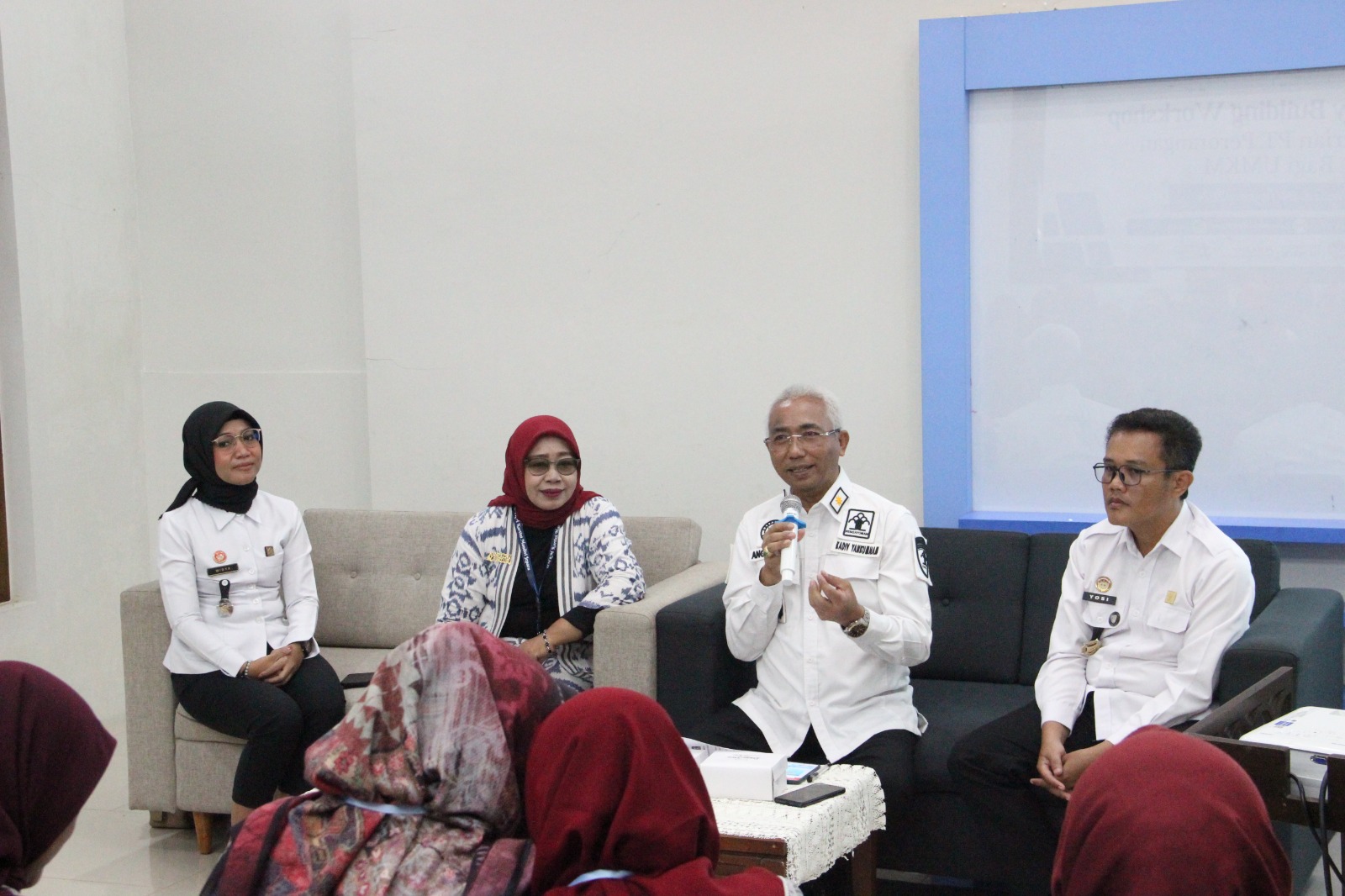 Kepala Divisi Pelayanan Hukum dan HAM, Anggiat Ferdinan membuka kegiatan _Capacity Building Workshop_ Pendirian PT Perorangan bagi UMKM di Rumah BUMN BRI Jepara, Rabu (24/1/2024).
