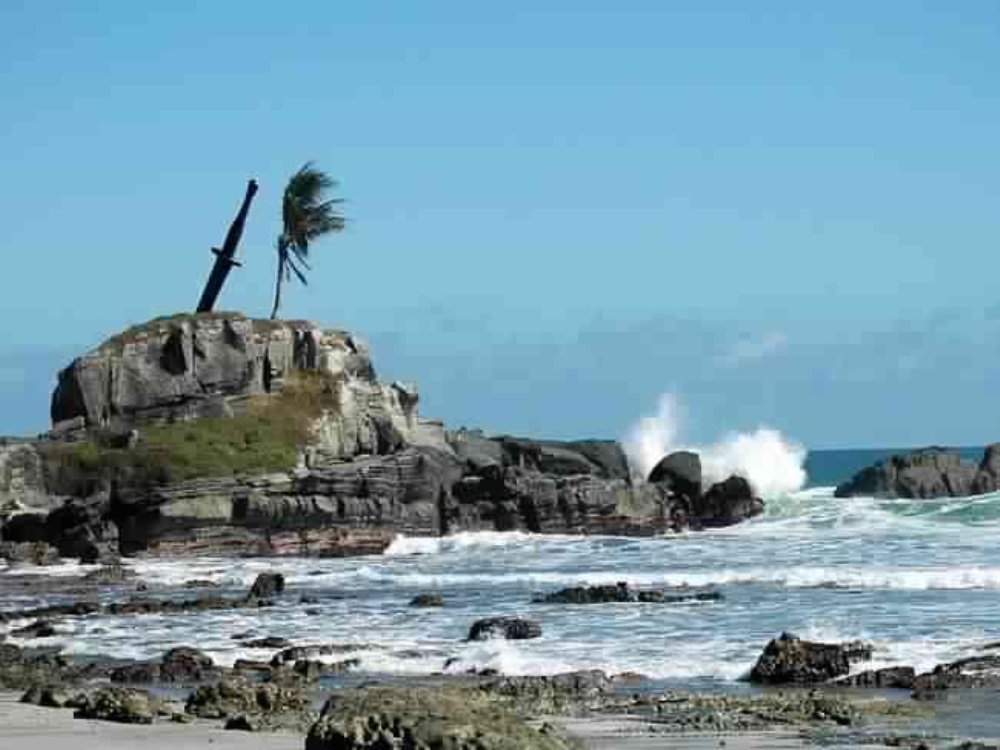 Pantai Indah di Pulau Nusakambangan