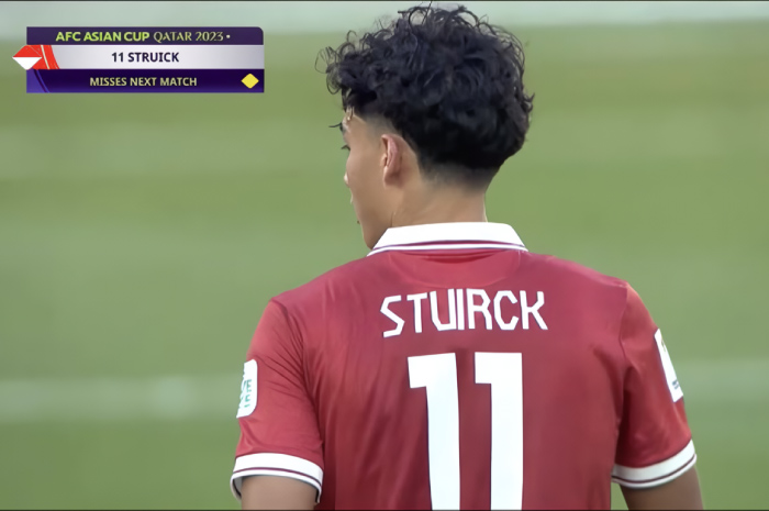Penulisan nama punggung jersey Rafael Struick yang terlihat typo.