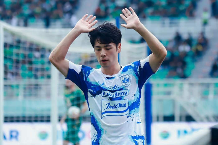 Taisei Marukawa tidsk melakukan selebrasi setelah mencetak gol ke gawang Persebaya.