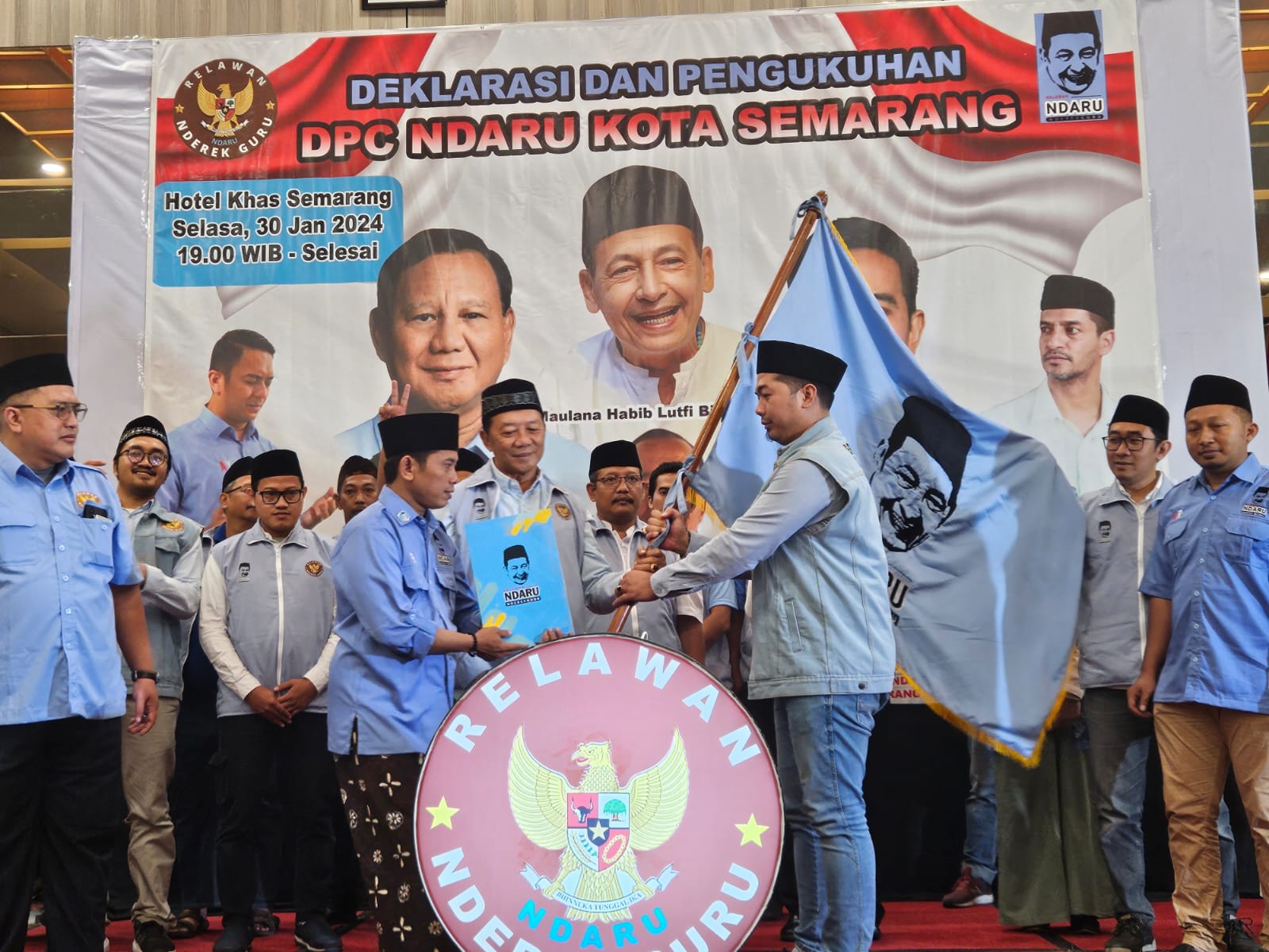 PENGUKIHAN DAN DEKLARASI NDARU : Relawan Ndaru Kota Semarang mendeklarasikan dukungannya kepada pasangan Capres Prabowo-Gibran di Hotel Khas Kota Semarang Rabu malam 30 Januari 2024 pukul 20.00 WIB.