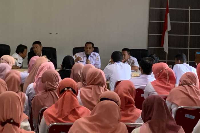 Audiensi para tenaga kesehatan dan non kesehatan di aula Dinkes Kendal Rabu (31/1).&nbsp;DEVI KHOFIFATUR RIZQI/ JAWA POS RADAR SEMARANG