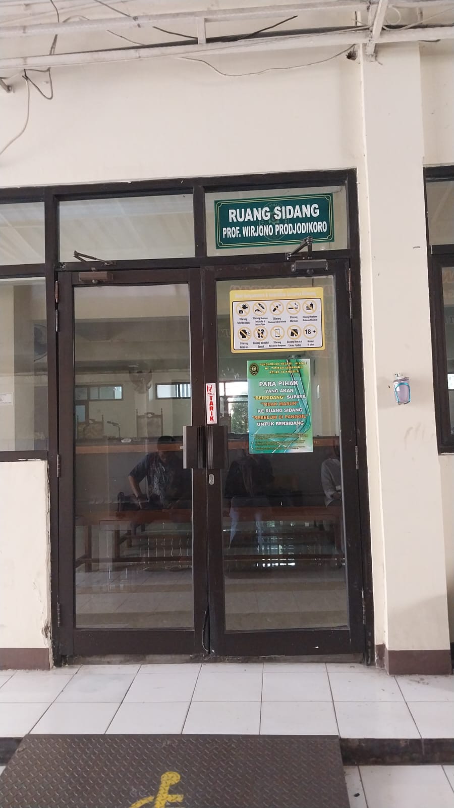 Sidang kasus pencabulan pimpinan Pondok Pesantren Hidayatul Hikmah Al-Kahfi berlangsung secara tertutup di Pengadilan Negeri Semarang