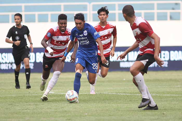 Pemain PSIS Septian David Maulana kemungkinan besar akan kembali turun sebagai starter menghadapi Arema FC Senin (5/2/2024). (Baskoro Septiadi/Jawa Pos Radar Semarang)