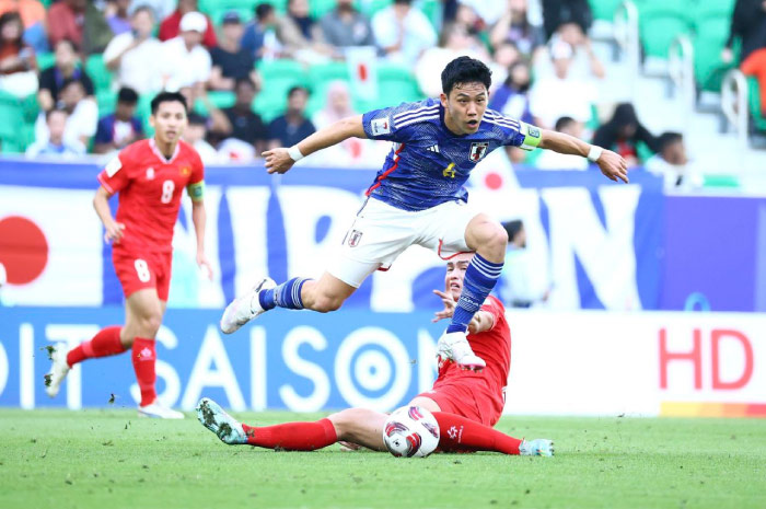 Wataru Endo kapten timnas Jepang sekaligus pemain tengah Liverpool.