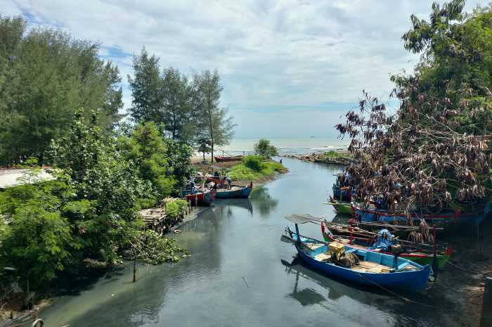 Kondisi muara Kali Sono di perbatasan Pantai Sigandu dengan Ujungnegoro.&nbsp;(RIYAN FADLI/JAWA POS&nbsp;RADAR SEMARANG)