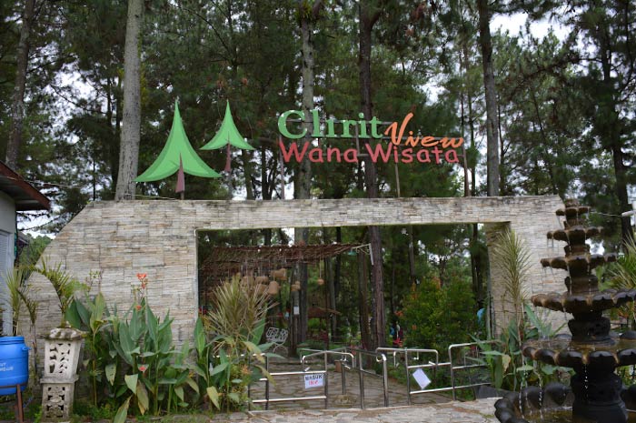 Pintu masuk Wana Wisata Clirit View Tegal.