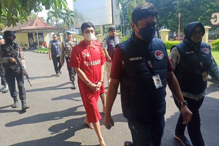 Dwi Setyawan, warga Wonosobo diringkus anggota Satresnarkoba Polrestabes Semarang. (M Hariyanto/Jawa Pos Radar Semarang)
