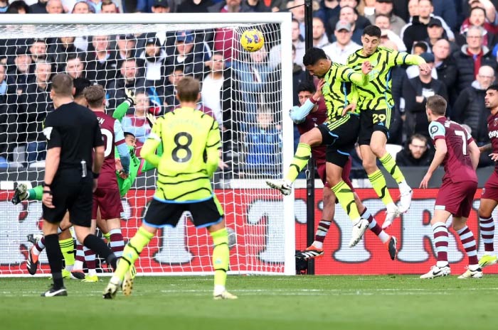 Gol Saliba membuka kemenangan Arsenal saat memalukan tuan rumah West Ham di Liga Inggris 2023/24 pekan ke-24.