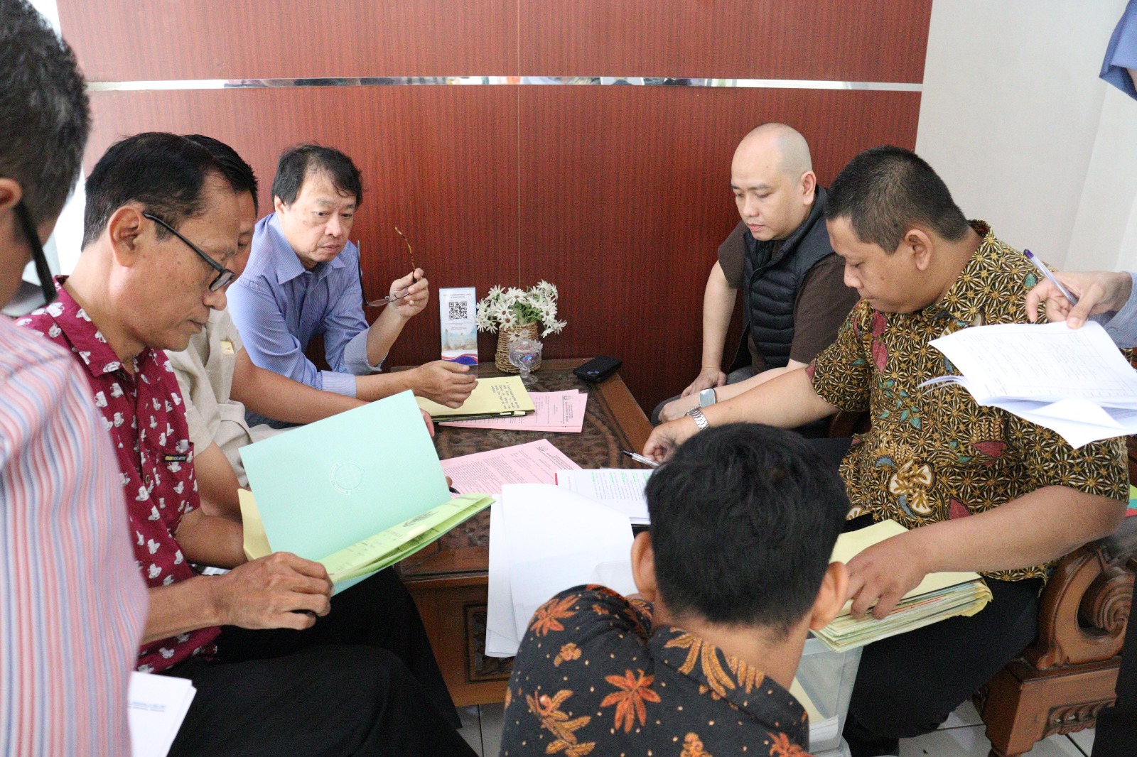 Kejaksaan Negeri Kota Semarang mengembalikan barang bukti surat berharga dan dokumen pada KSP Intidana melalui Budiman Gandi, Jumat (16/2/2024).