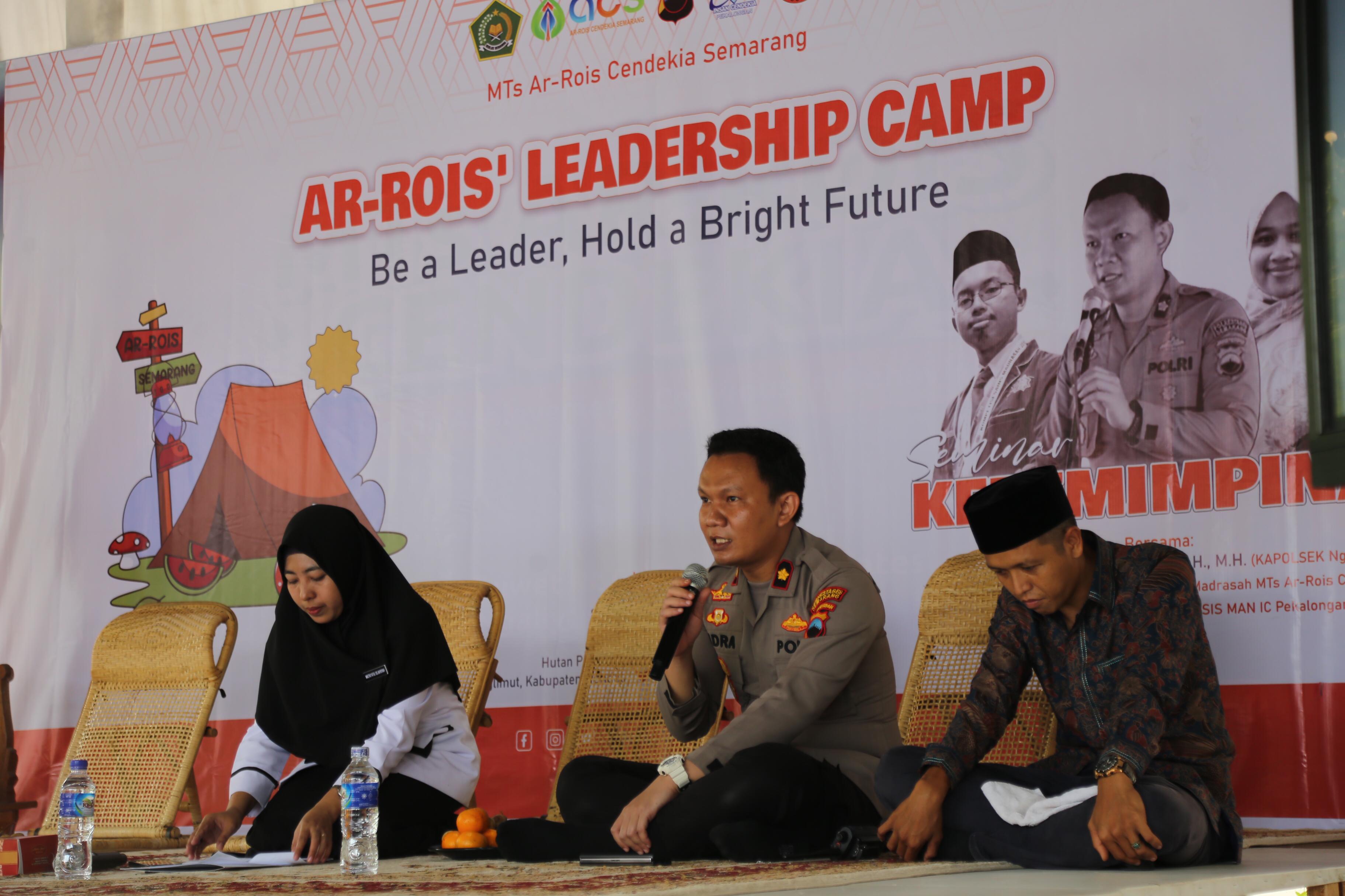 Para narasumber memberikan pengetahuan tentang kepemimpinan yang digelar Yayasan Ar Rois Cendekia dan MTs Ar Rois Cendekia.