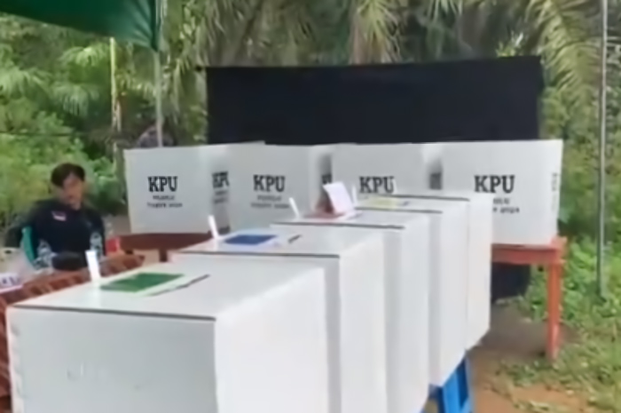 Tangkapan layar video TPS 18 Ampera Raya, Kecamatan Kubu Raya, Kalimantan Barat yang terlihat sepi dan lenggang.