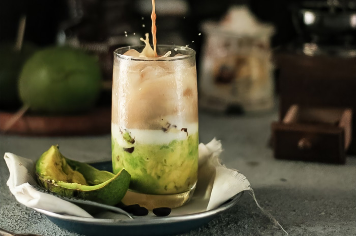 Ilustrasi es alpukat kocok.