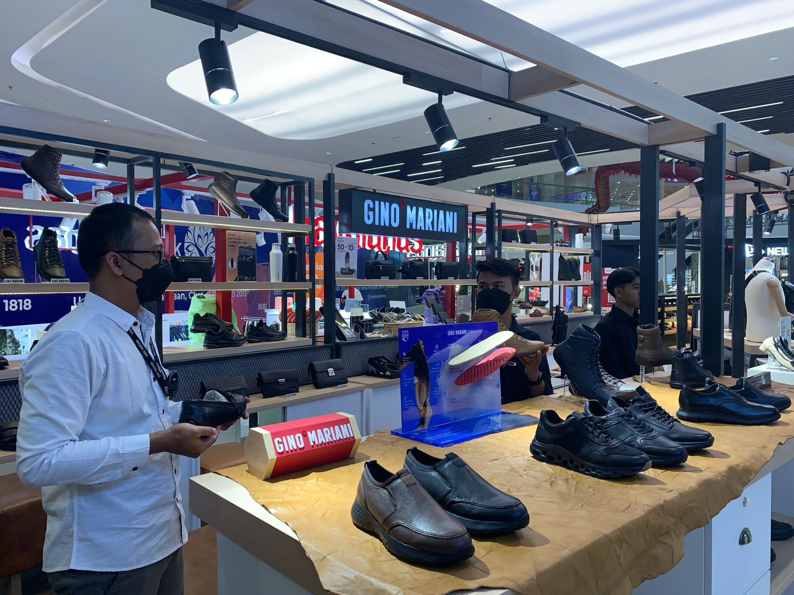 Gerai baru kedua Gino Mariani di Kota Semarang yang berlokasi di The Park Mall  Ekspansi Pasar, Gino Mariani Buka Gerai Kedua di The Park Mall Semarang. (M. IQBAL AMAR/JAWA POS RADAR SEMARANG)
