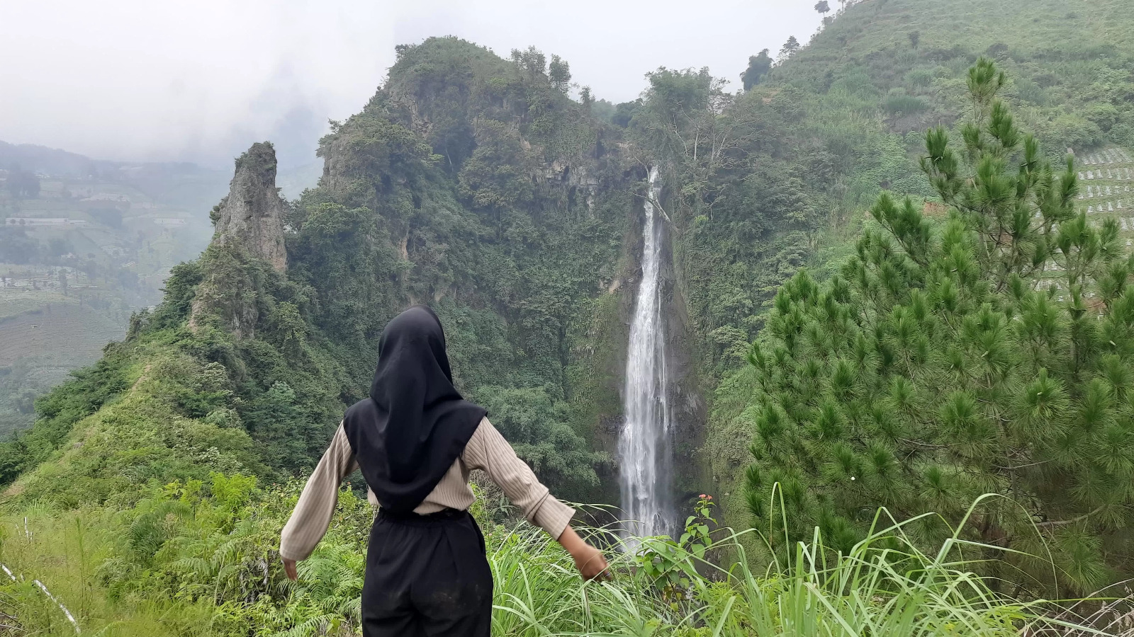 SEJUK : Curug Surodipo di Desa Tawangsari, Kecamatan Wonoboyo, Kabupaten Temanggung. (Naufal Bagas Wibowo/Jawa Pos Radar Magelang)