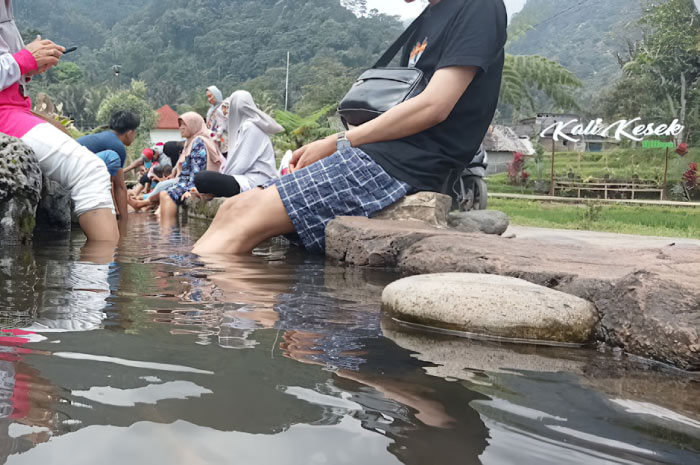 Wisata Alam Kalikesek, pemandangan dan kolamnya bikin betah.