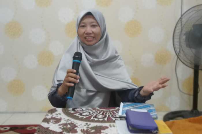 Caleg PKS Siti Roika
