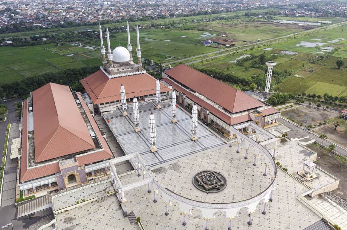 Masjid Agung Jawa Tengah atau MAJT, salah satu wisata religi yang populer di Kota Semarang.