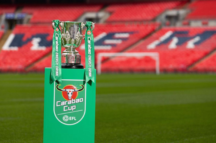 Trofi Piala Liga Inggris atau Carabao Cup.
