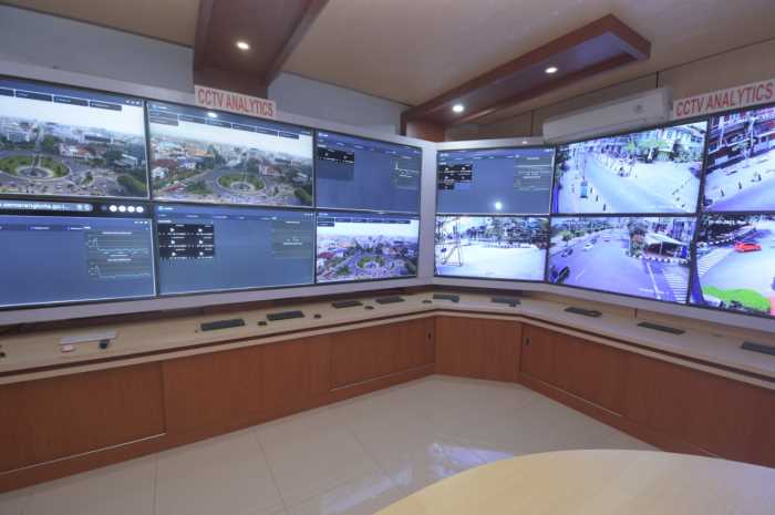 Ruang kontrol ATCS Pemkot Semarang yang digunakan untuk memantau kamera CCTV di Kota Semarang. ADENNYAR WICAKSONO/JAWA POS RADAR SEMARANG&nbsp;