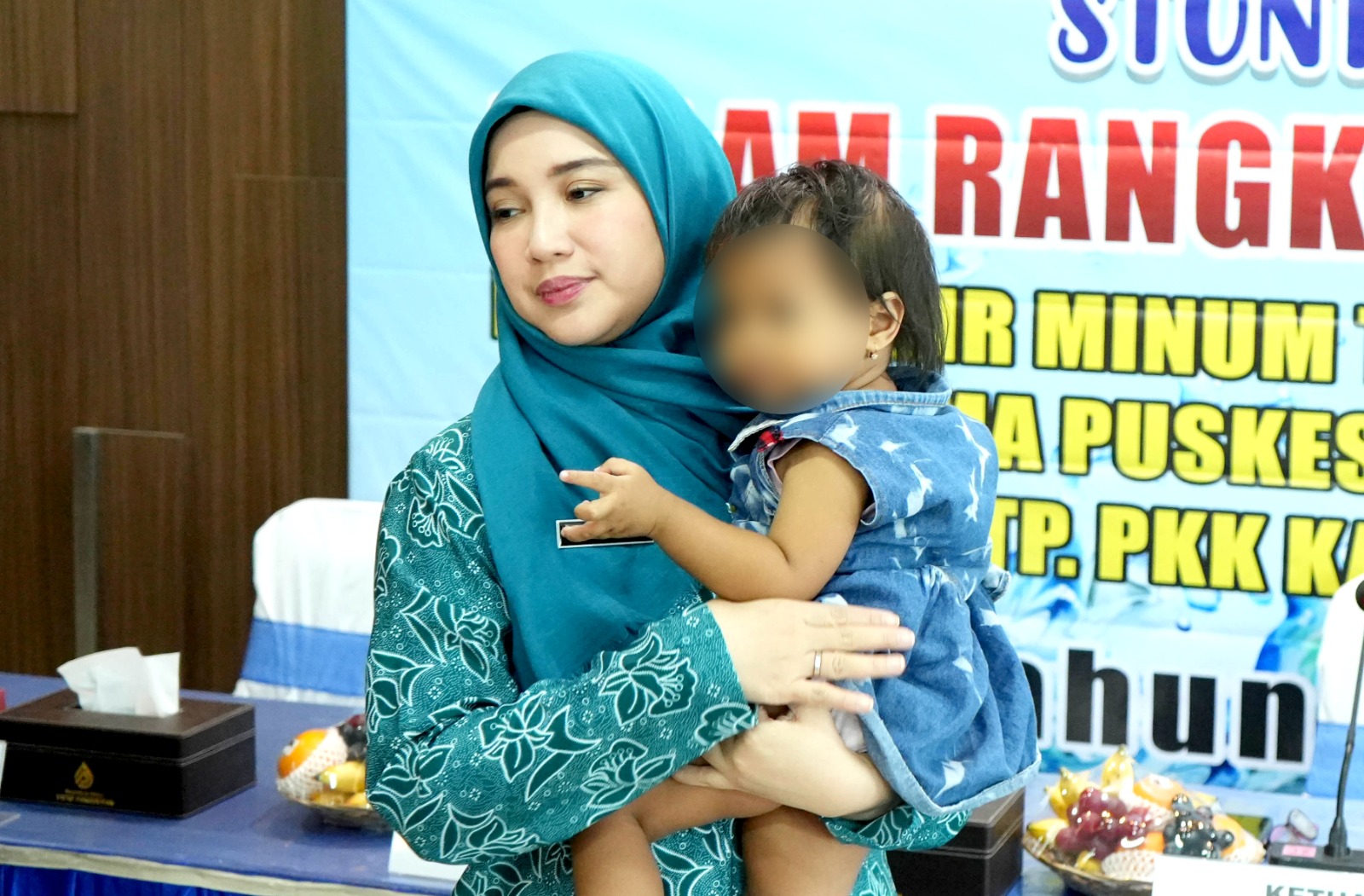 SOSIALISASI: Bunda Paud Kendal, Wynne Frederica alias Chacha Frederica istri Bupati Kendal saat sosialisasi penanganan stunting. (ISTIMEWA)