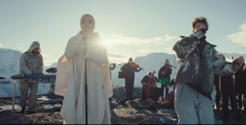 Penampilan Alan Walker, Putri Ariani dan Peder Elias  membawakan Who I Am di channel YouTube Alan Walker