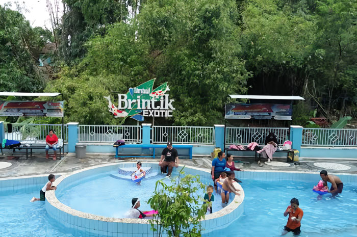 Wisata air Umbul Brintik, airnya diklaim berkhasiat untuk terapi kesehatan.