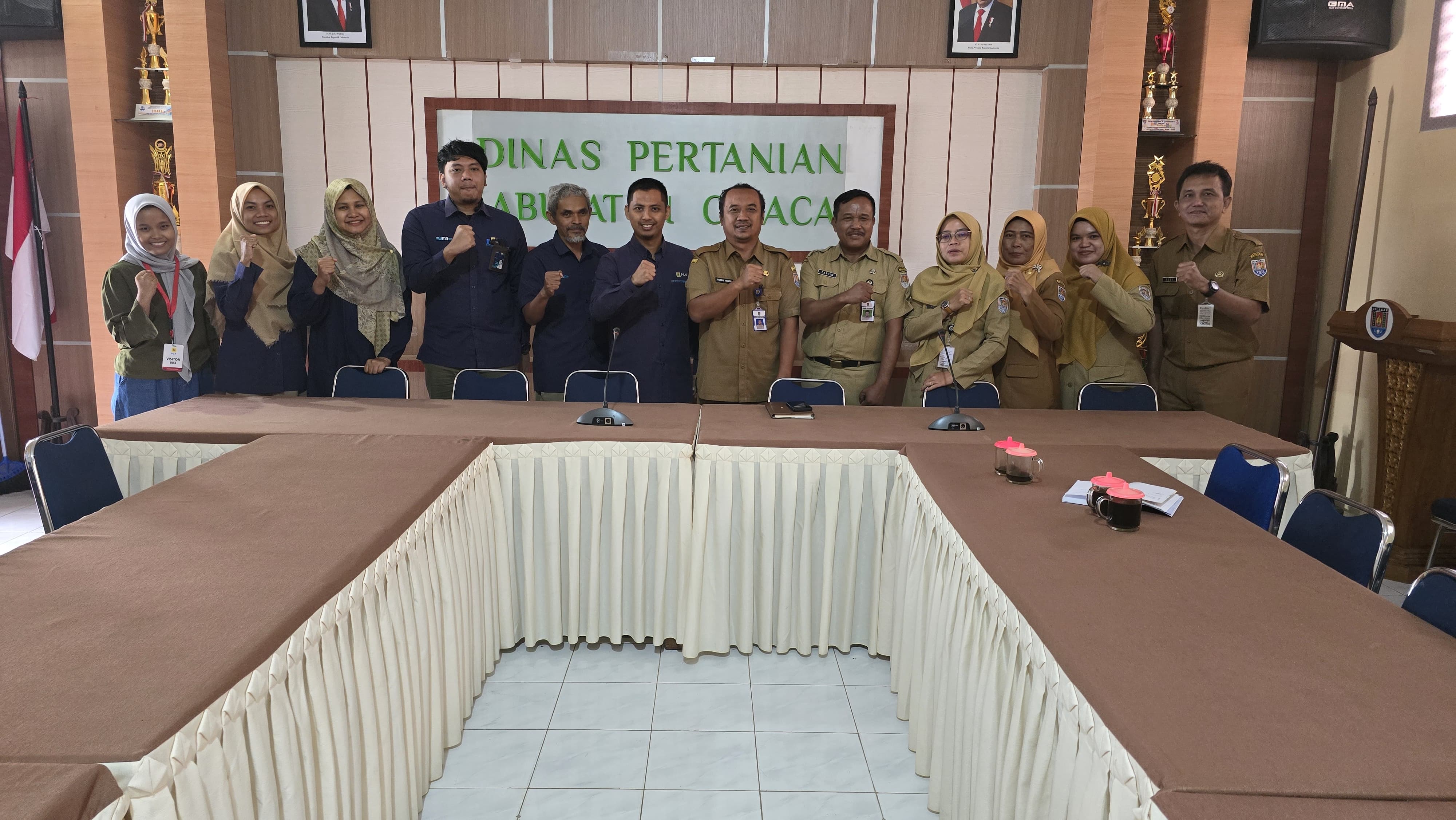 EDUKASI SOSIALISASI : PLN UPT Purwokerto bekerjasama dengan Dinas Pertanian Kabupaten Cilacap melakukan edukasi dan sosialisasi implementasi budaya K3 dalam setiap kegiatan proses bisnisnya.