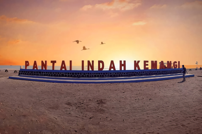 Pantai Indah Kemangi di Desa Jungsemi Kabupaten Kendal.