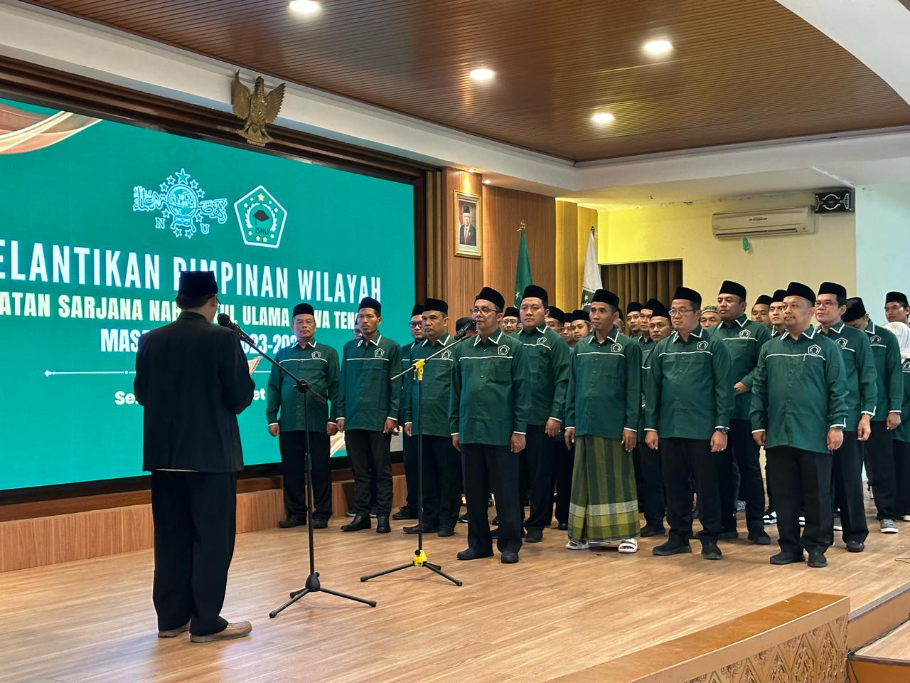 PELANTIKAN : Pengurus PW ISNU Jateng masa Khidmah 2023-2028 dilantik oleh Wakil Ketua PWNU Jateng DR KH Mahsun Mahfud M.Ag. di Auditorium USM di Jalan Soekarno Hatta Sabtu malam 2 Maret 2024.