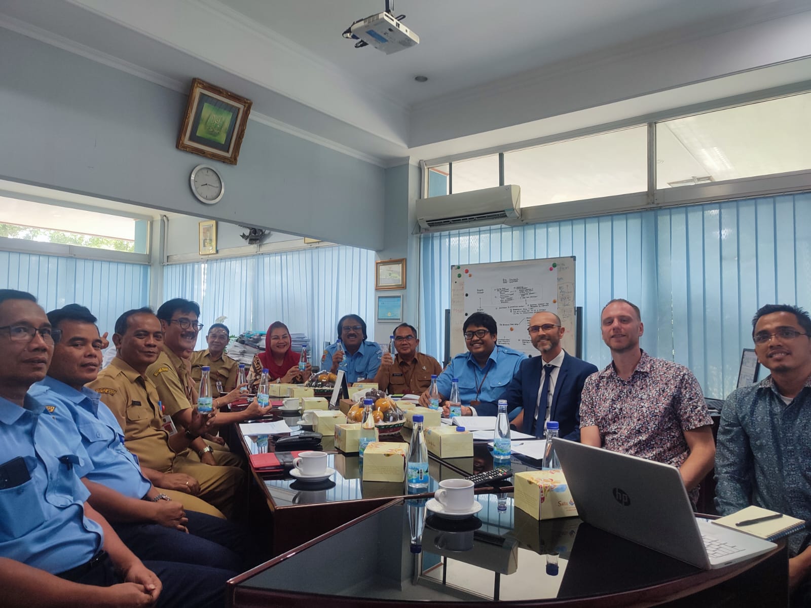 Wali Kota Semarang, Hevearita Gunaryanti Rahayu memimpin pertemuan dengan Tim _Urban Water Catalyst Initiative_ (UWCI) dari GIZ - Jerman dan WWX - Belanda di kantor Perumda Air Minum Tirta Moedal, Sen