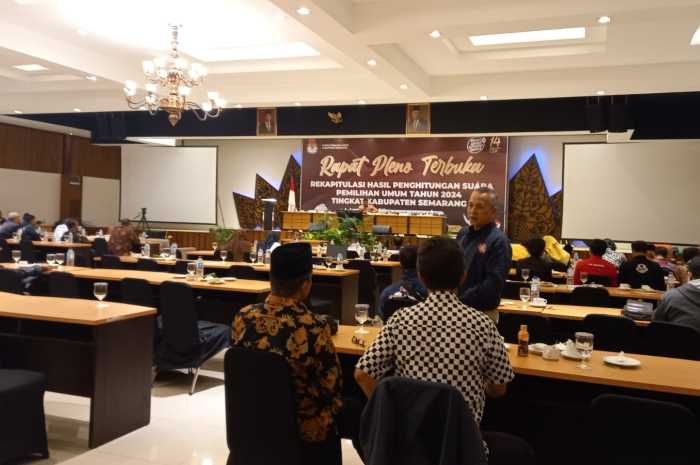 Rapat pleno terbuka yang diadakan di Griya Persada Bandungan.&nbsp;NURFAIK NABHAN/Jawa Pos Radar Semarang