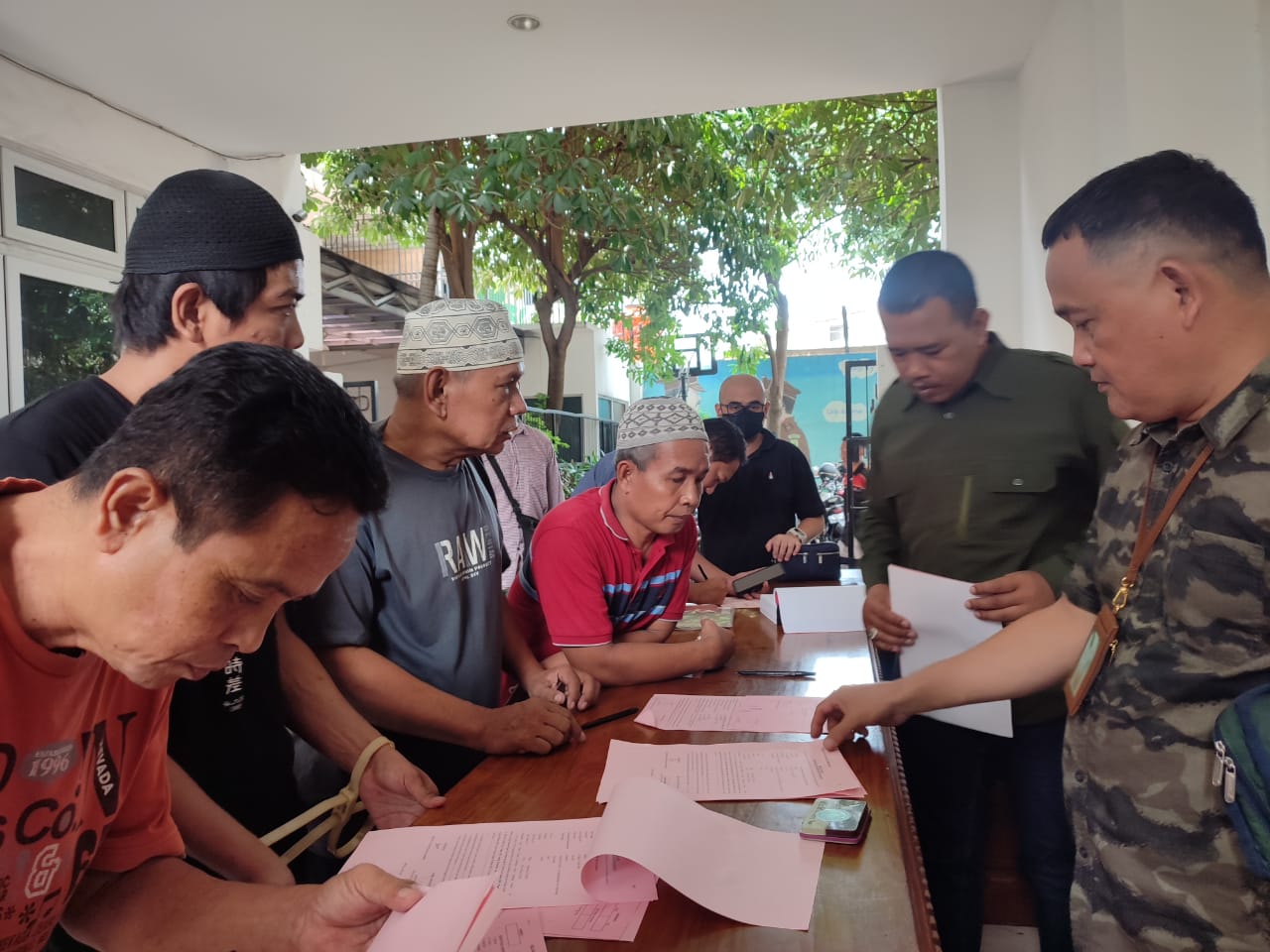 Lima tersangka kasus penyelundupan ratusan anjing dilimpahkan ke Kejari Kota Semarang, Rabu (6/3/2024).