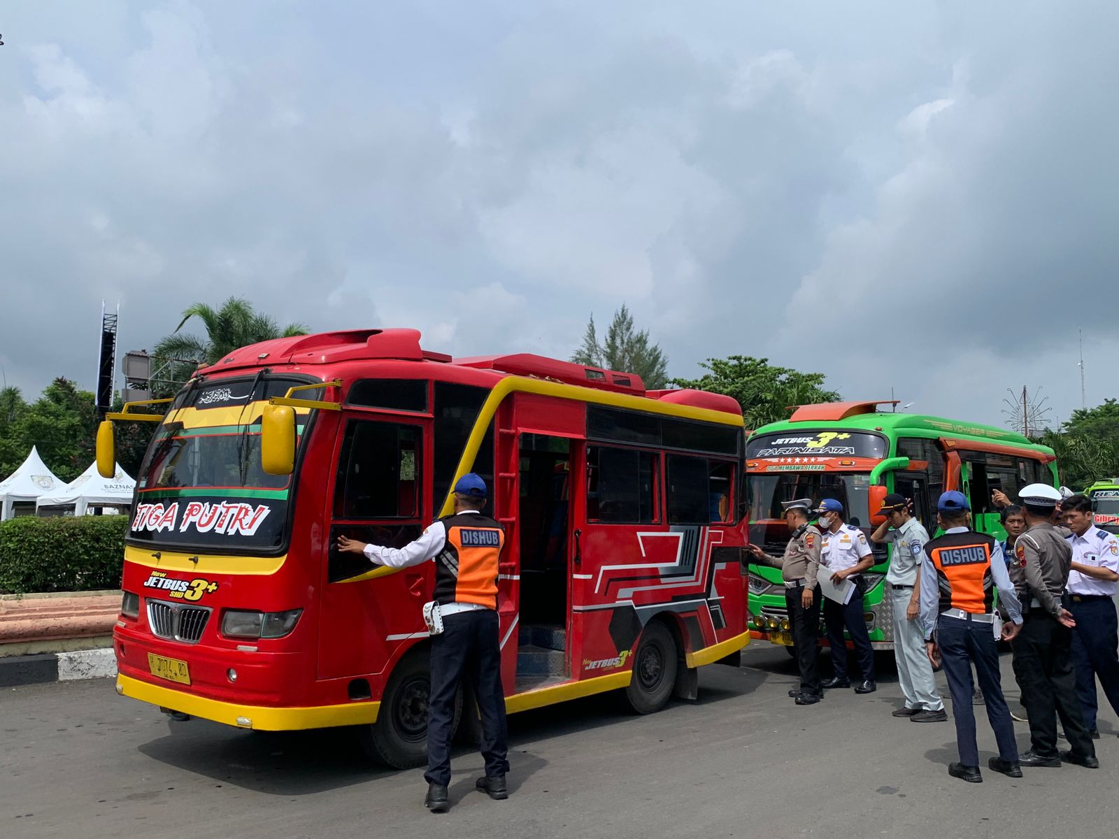 Ramp cek operasi keselamatan lalu lintas di lingkungan Alun-alun Kendal Rabu (6/3). DEVI KHOFIFATUR RIZQI/ JAWA POS RADAR SEMARANG