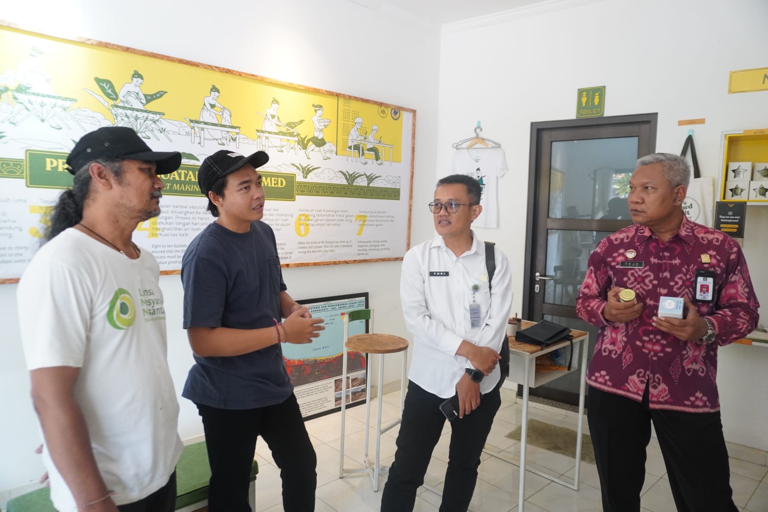 Kemenkumham Jateng melakukan studi tiru di tempat produksi Garam Amed Bali, Rabu (06/03/2024).