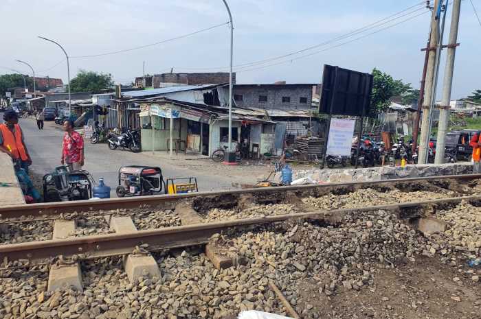 PT Kereta Api Indonesia (KAI) Daop 4 Semarang, melakukan perbaikan Jembatan Kereta Api (KA) Nomor 6 Kaligawe Banjir Kanal Timur Semarang, mulai Kamis (7/3) sampai dua pekan kedepan.