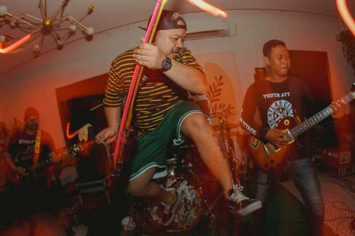 Don&rsquo;t Look Back tahun ini menelurkan dua single baru. Bara Api dan Bebas Bertanggung Jawab.