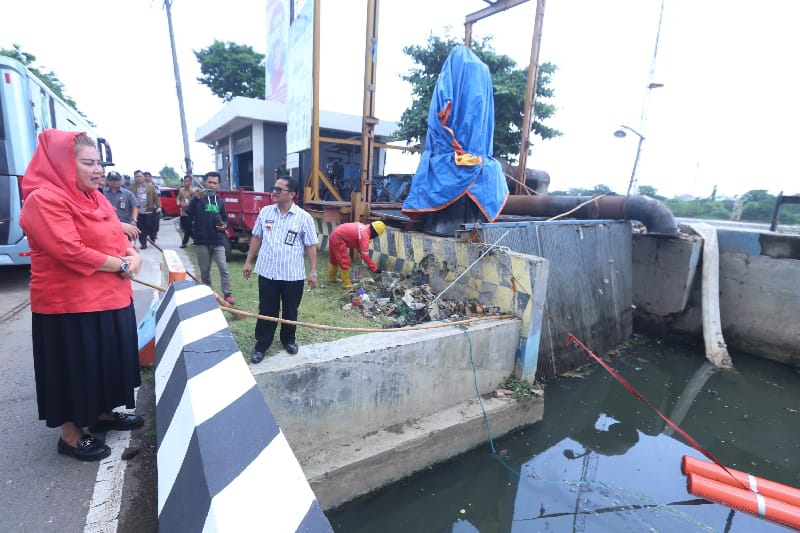 Mbak Ita Terus Upayakan Penanganan Genangan di Wilayah Kecamatan Genuk dan Pedurungan. Cuaca ekstrem yang terjadi dalam beberapa hari terakhir berimbas pada terjadinya genangan air pada sejumlah titik