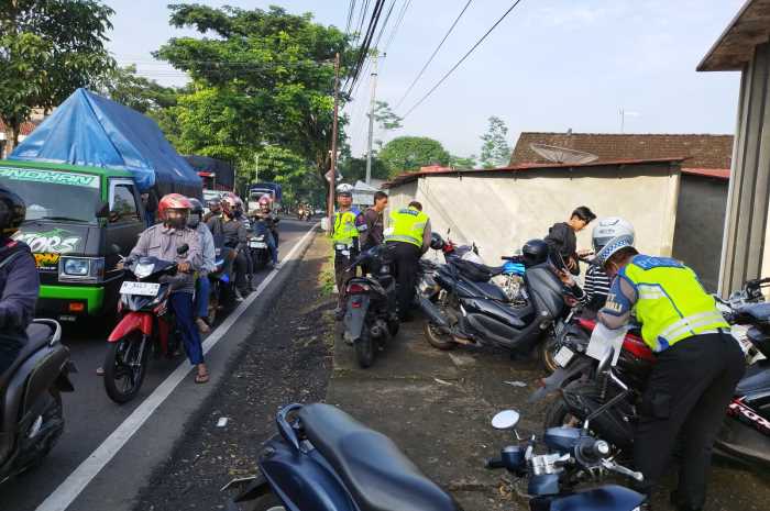 Operasi Keselamatan Lalu Lintas  Candi (OKLLC) 2024, yang berlangsung sejak tanggal 4 Maret akan berakhir tanggal 17/03/2024. (Dhinar Sasongko/Jawa Pos Radar Semarang)